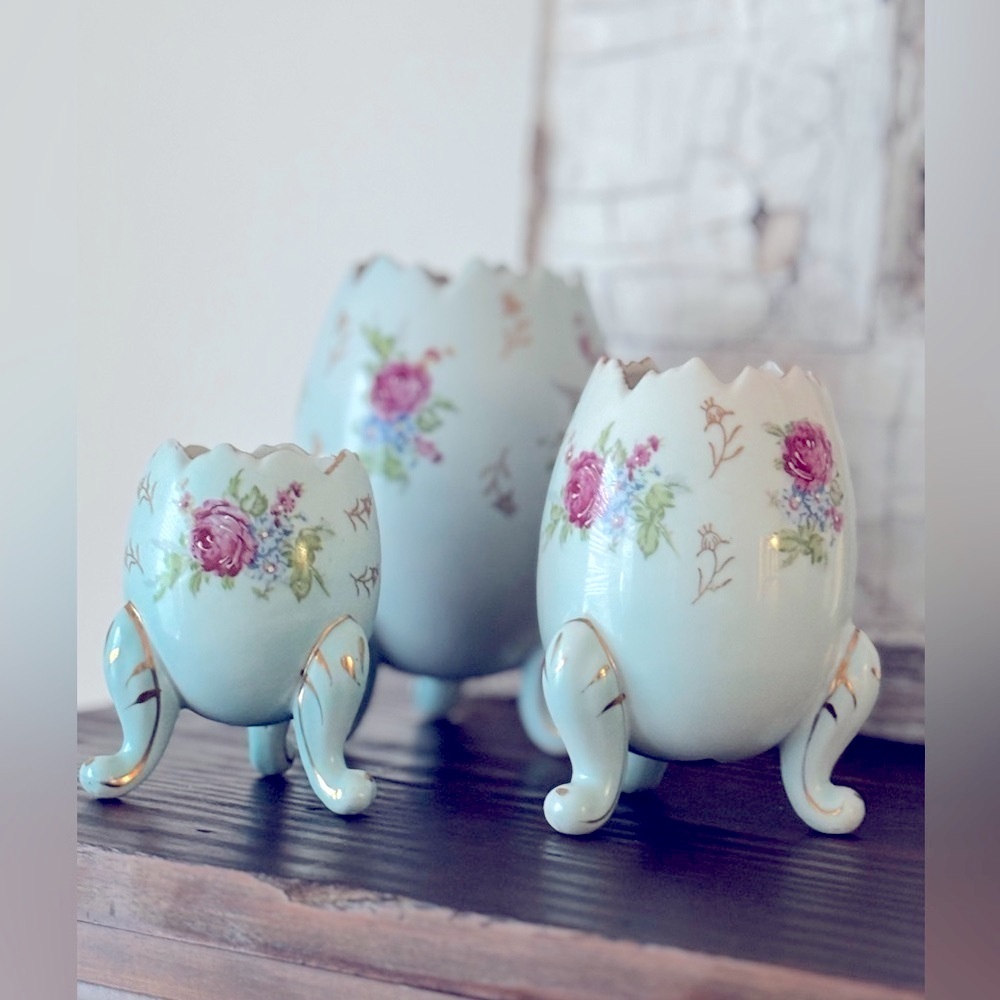 3 Vintage Napco Porcelain  Cracked Egg Decor. Footed Vases Pinks/Baby Blue Napco